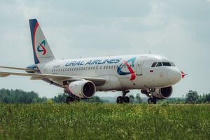 Вихід пасажирів затримали з літака "Уральських авіаліній"