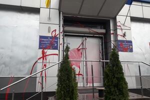 Полиция проверяет информацию о нападении на приемную Бойко в Харькове