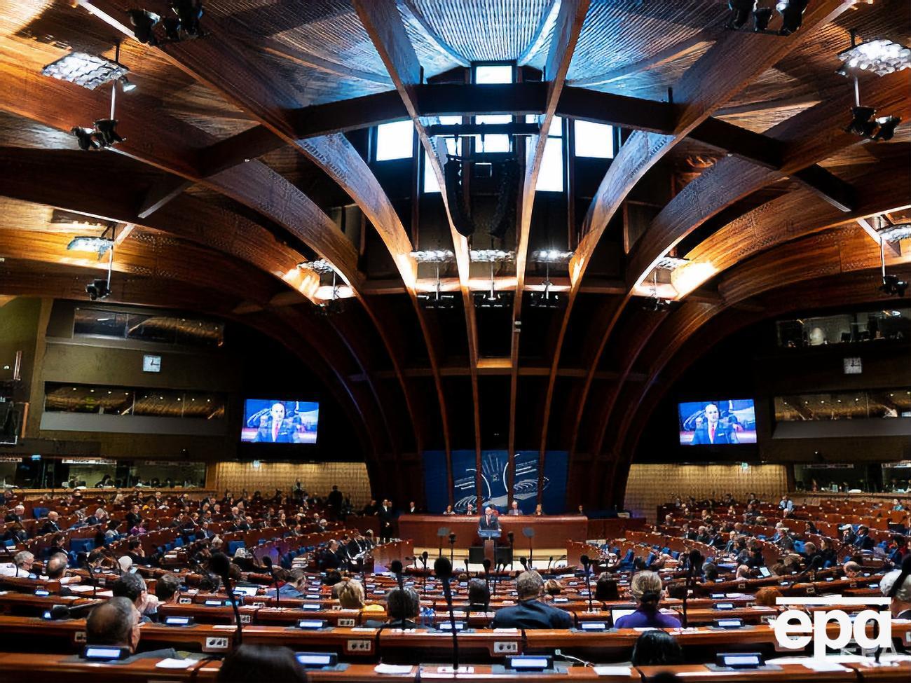 ПАСЕ приняла решение вернуть делегацию РФ в ассамблею без ограничений