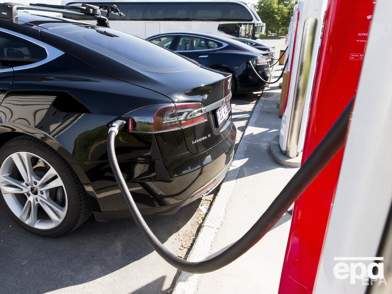 В декабре 2018 года Маск заявлял, что зарядные станции для автомобилей Tesla появятся на всей территории Европы в 2019 году