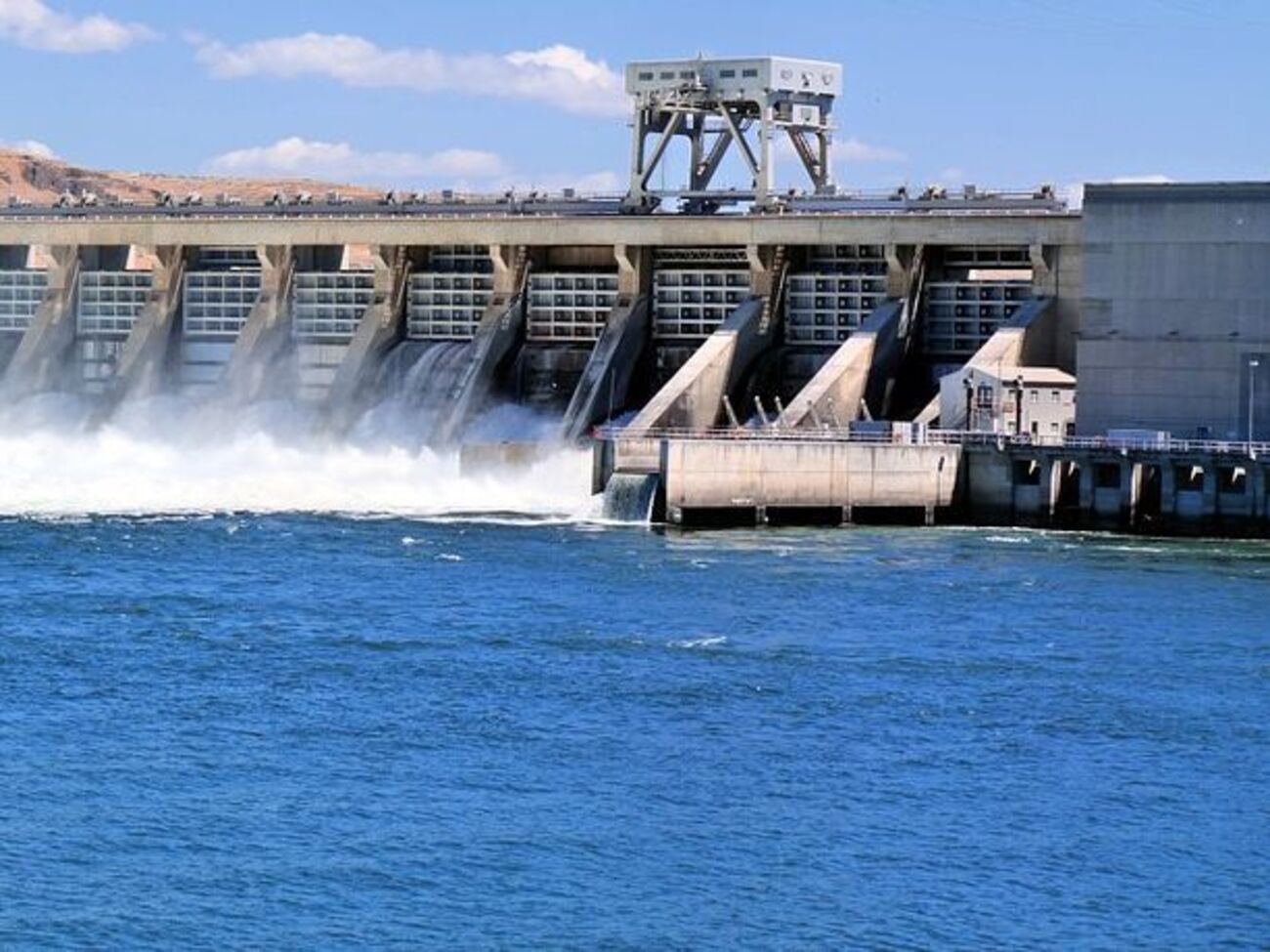 Серед запропонованих заходів &ndash; продаж не менш ніж 50% електрики, виробленої гідроелектростанціями, на електронних аукціонах за фіксованою ціною