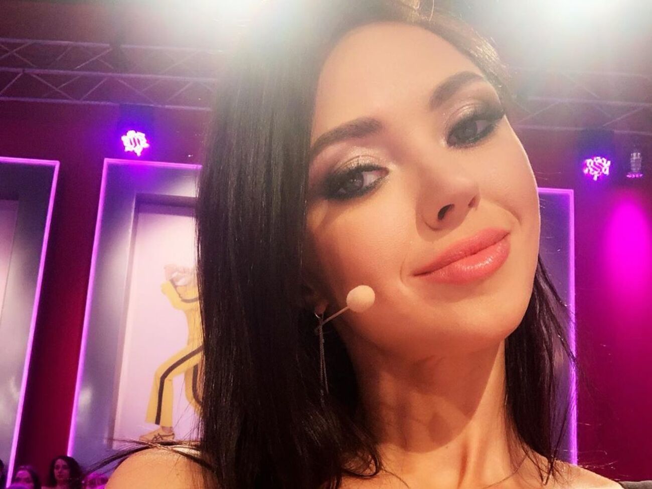 Віка:  Я дуже щаслива, що в моєму житті з'явився чоловік, якого я люблю, поважаю і ціную