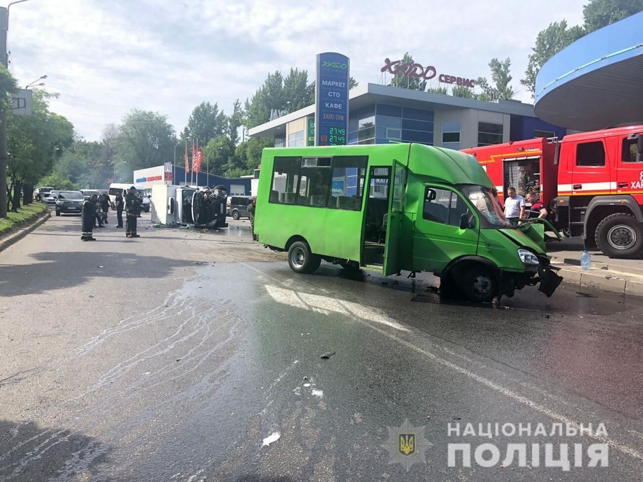 Полиция: Травмы получили два пассажира иномарки и восемь пассажиров маршрутки