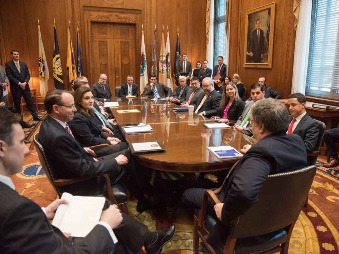 Торговая комиссия и Минюст США пока окончательно не решили, начинать ли проверку крупнейших цифровых компаний