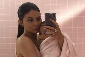 Дженнер: Провела день в больнице вместе с моей малышкой