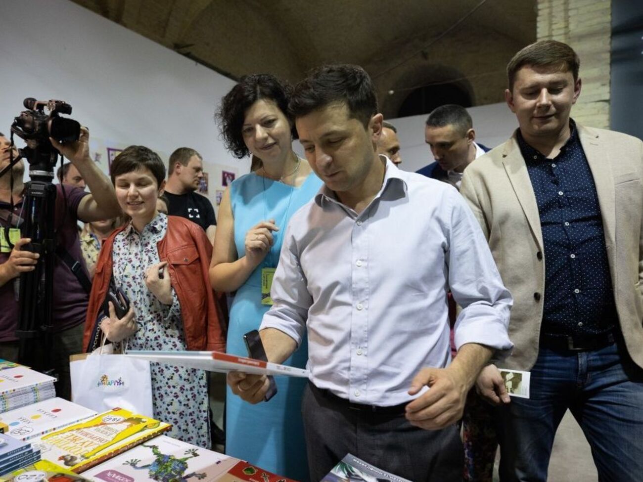 В АП розповіли, що Зеленський швидко всього навчається