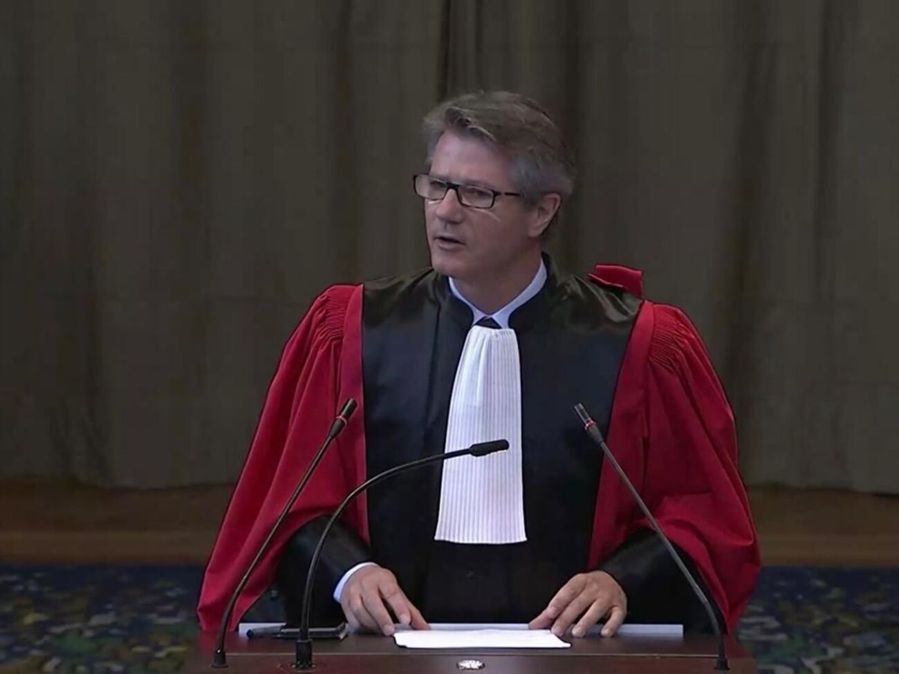 Професор Жан-Марк Тювенін на суді представляє інтереси України