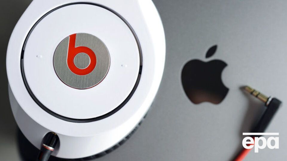 iTunes було презентовано компанією у 2001 році