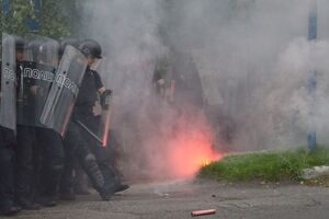 Полицейский участок охраняет несколько десятков полицейских особого назначения