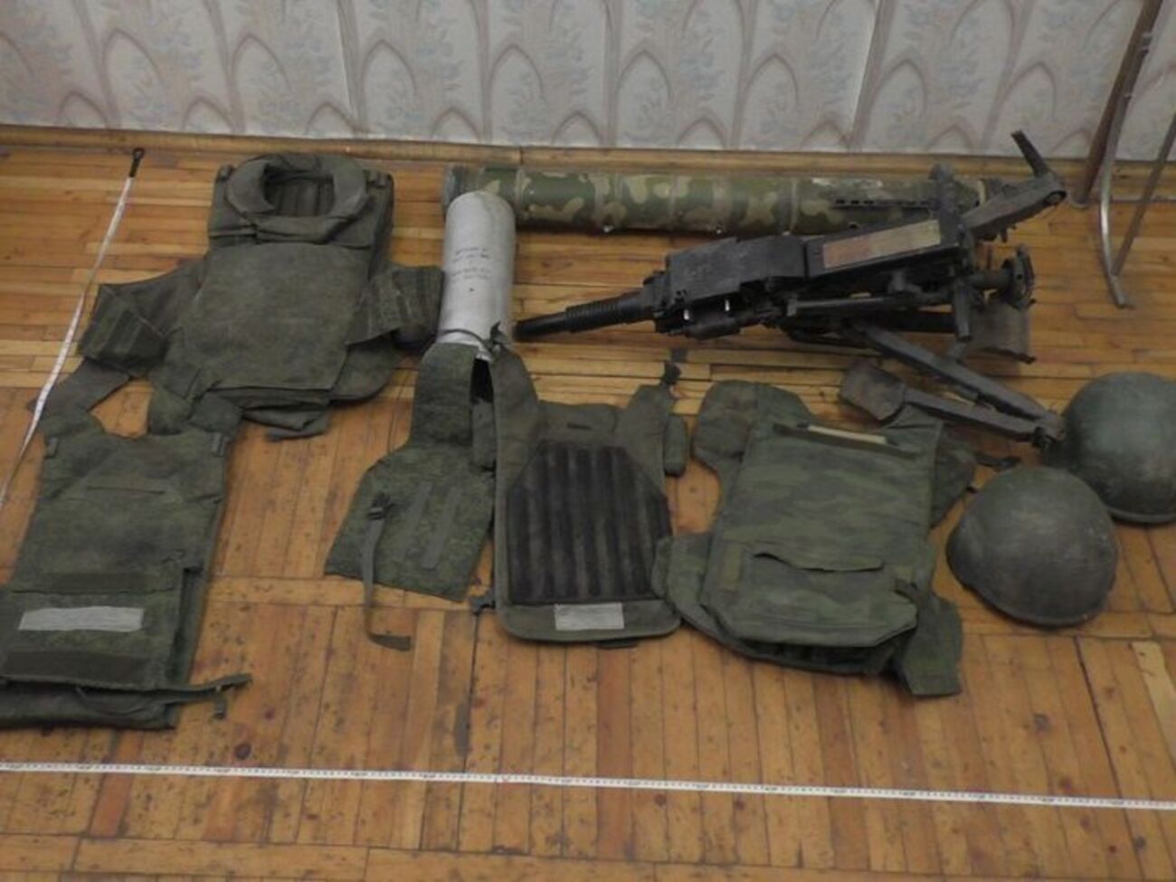 На позициях, которые ранее занимали террористы, нашли ряд предметов, принадлежащих российской армии