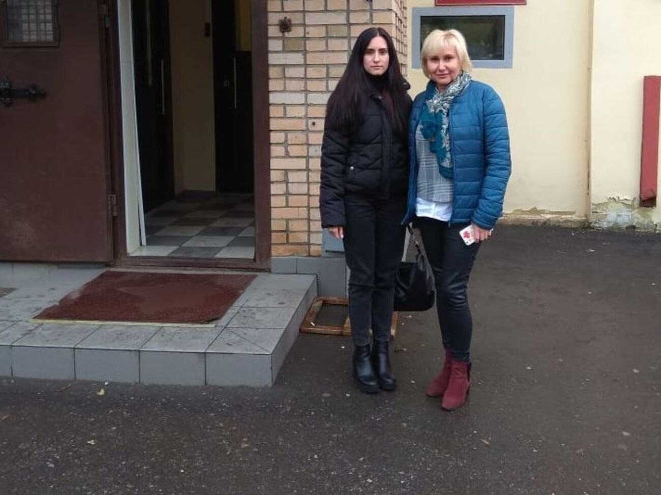 Дочь (на фото слева) и жена Сущенко побывали на длительном свидании в его колонии