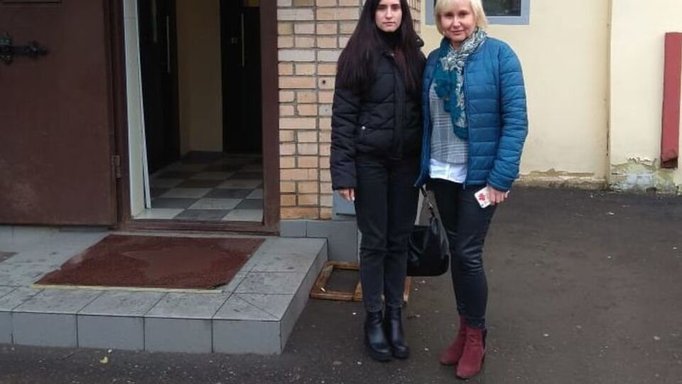 Донька (на фото зліва) і дружина Сущенка побували на тривалому побаченні в його колонії