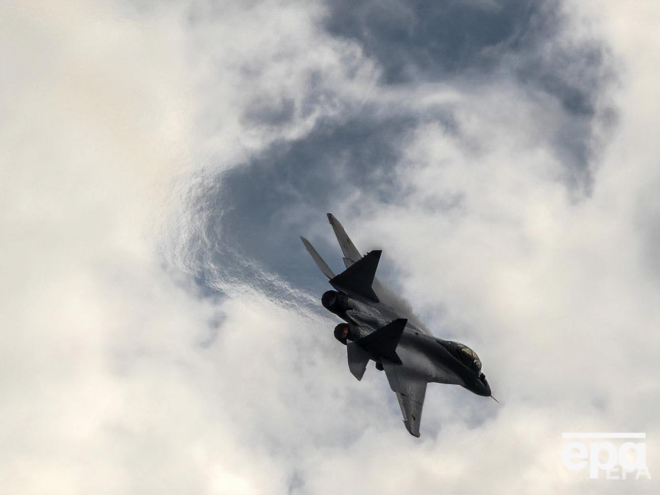 Длительность перехвата российским Су-35 американского самолета составляла около 28 мин., сообщили в ВМС США