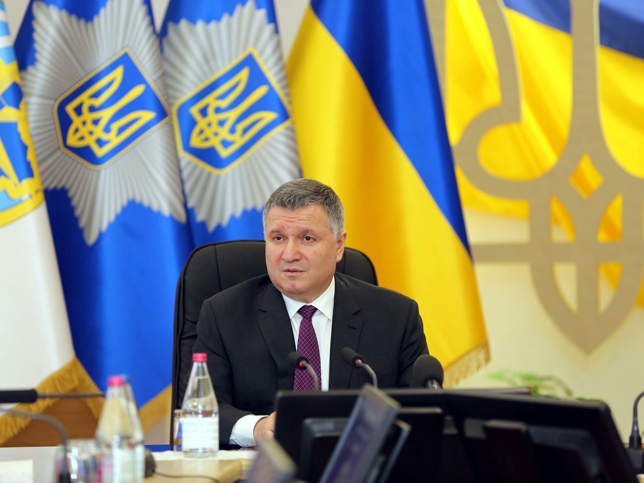 Аваков сказав, що жінка, яка сховала рушницю, сприяла приховуванню злочину