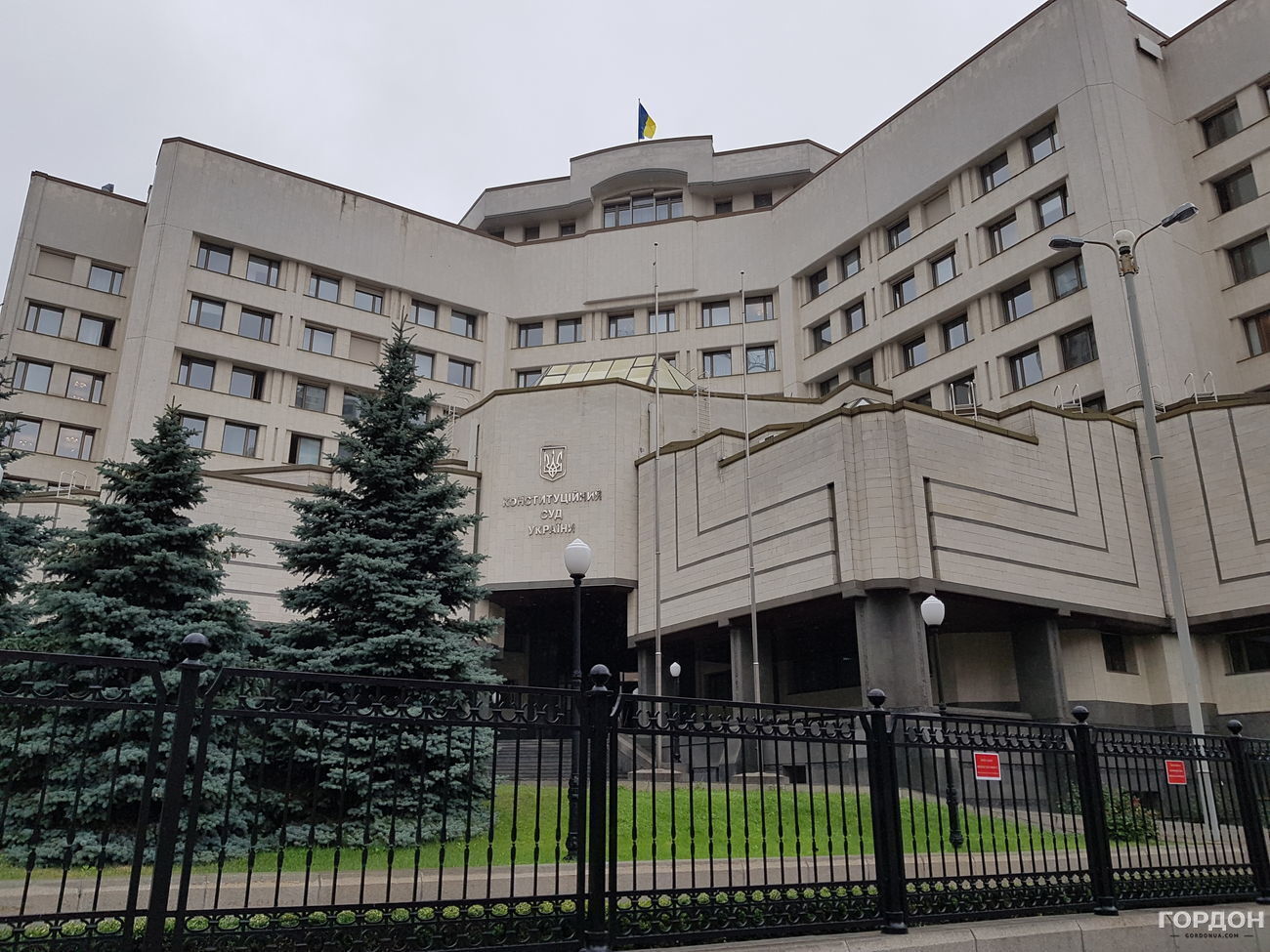 Згідно з рішенням КСУ, вихід окремих категорій громадян на пенсію за вислугою років не буде прив'язано до віку