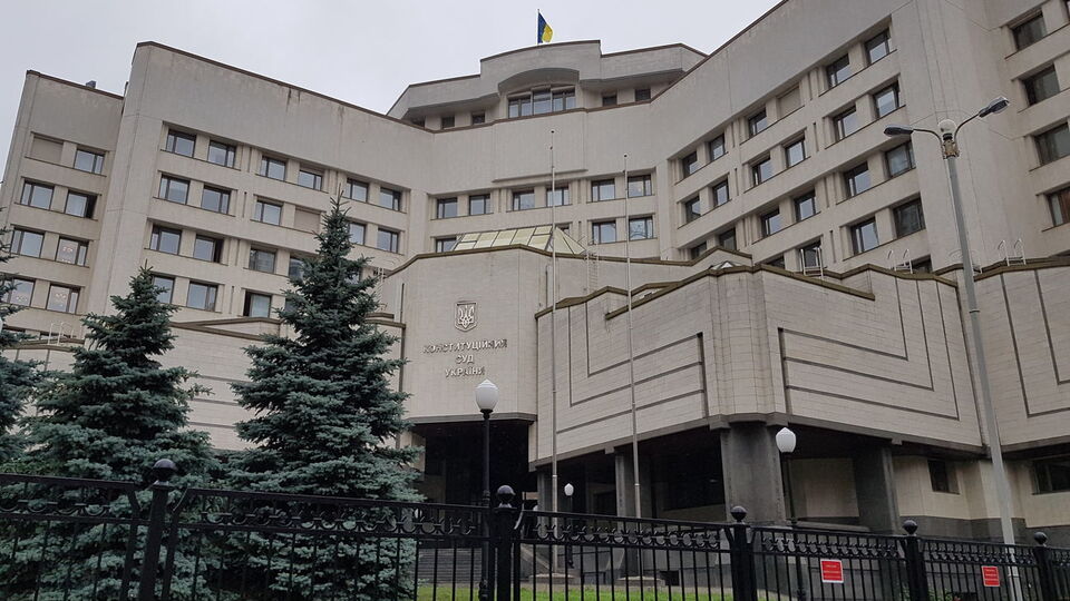 Згідно з рішенням КСУ, вихід окремих категорій громадян на пенсію за вислугою років не буде прив'язано до віку