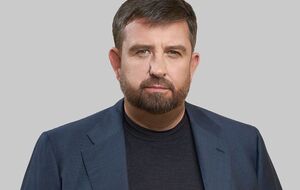 На сайті Ради зазначено, що Недава не входить до складу жодної із фракцій
