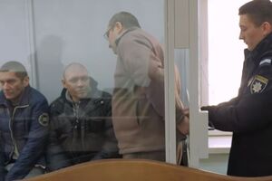 По данным СМИ, полицейские контактировали с группой, которая занималась квартирными аферами в Киеве