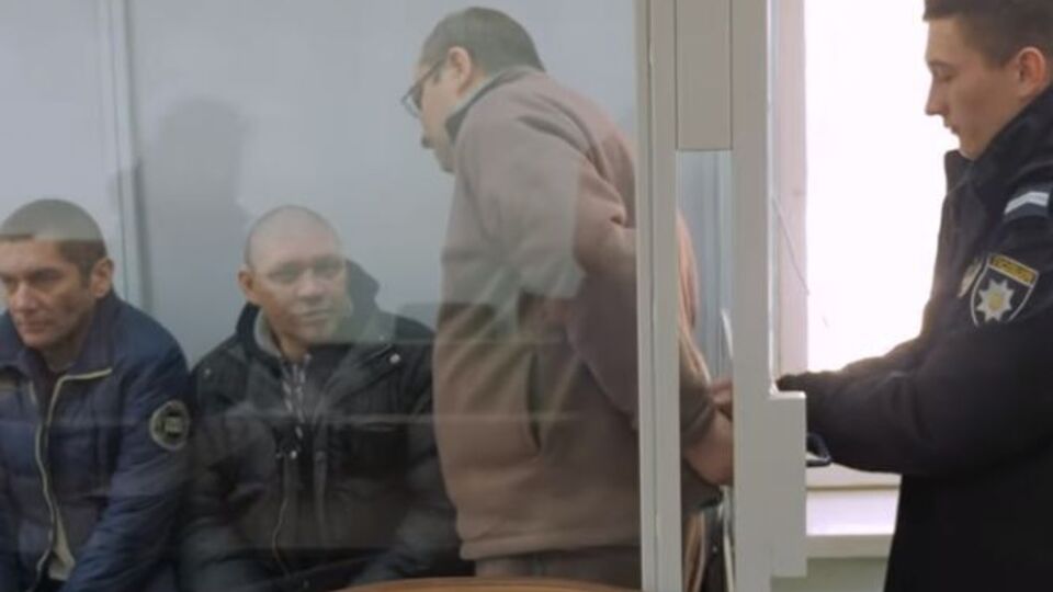 По данным СМИ, полицейские контактировали с группой, которая занималась квартирными аферами в Киеве