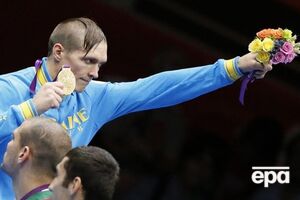 Усик отказался от третьего чемпионского пояса