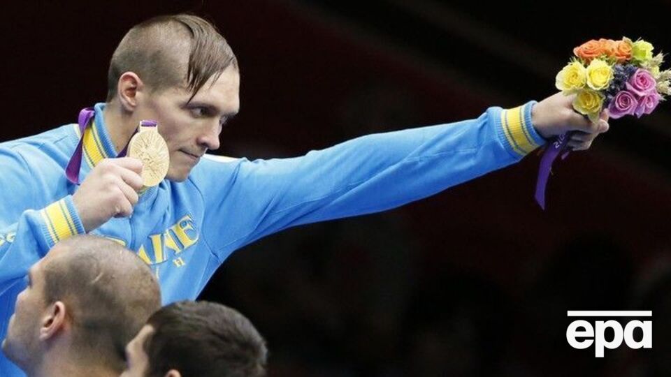 Усик відмовився від третього чемпіонського пояса