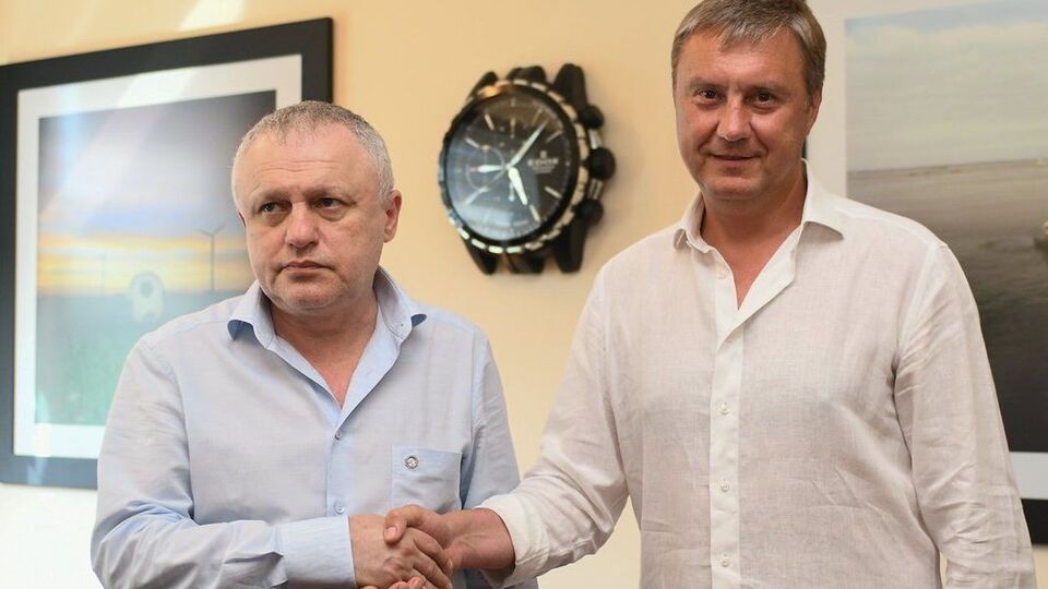 Ігор Суркіс (ліворуч) уважає, що Хацкевич (праворуч) виконав завдання, які було поставлено два роки тому