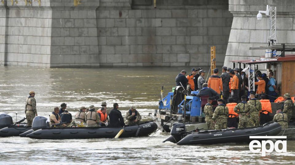 Тело члена венгерского экипажа спасатели нашли за 21 километр от места аварии вниз по течению