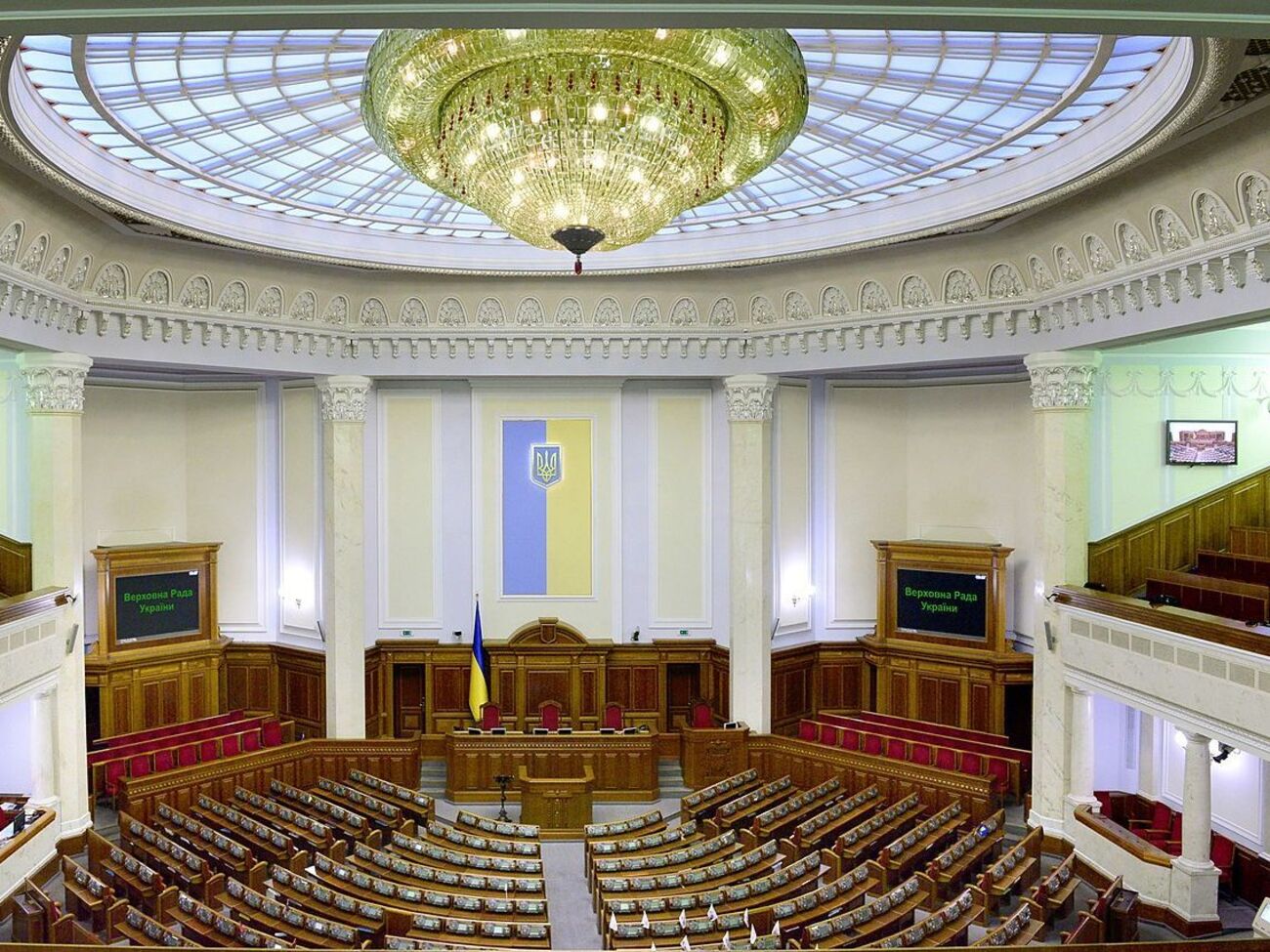 Парламентскую коалицию должны формировать фракции, а не отдельные депутаты, заявил Вениславский