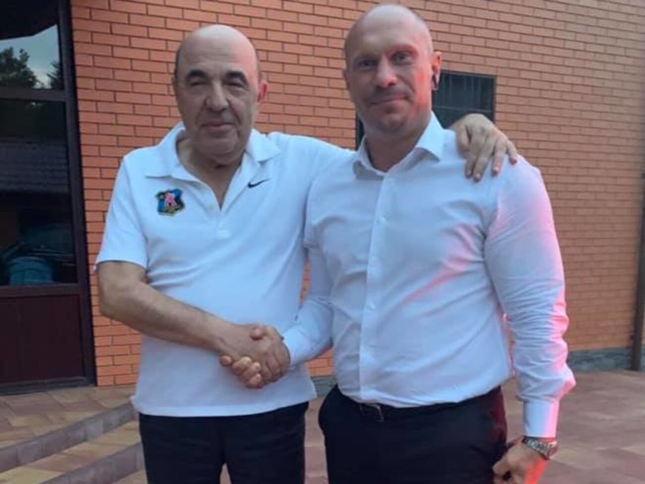 6 червня Кива виклав у&nbsp;Facebook фото із Рабіновичем і підписав його: "Ми переможемо війну!"