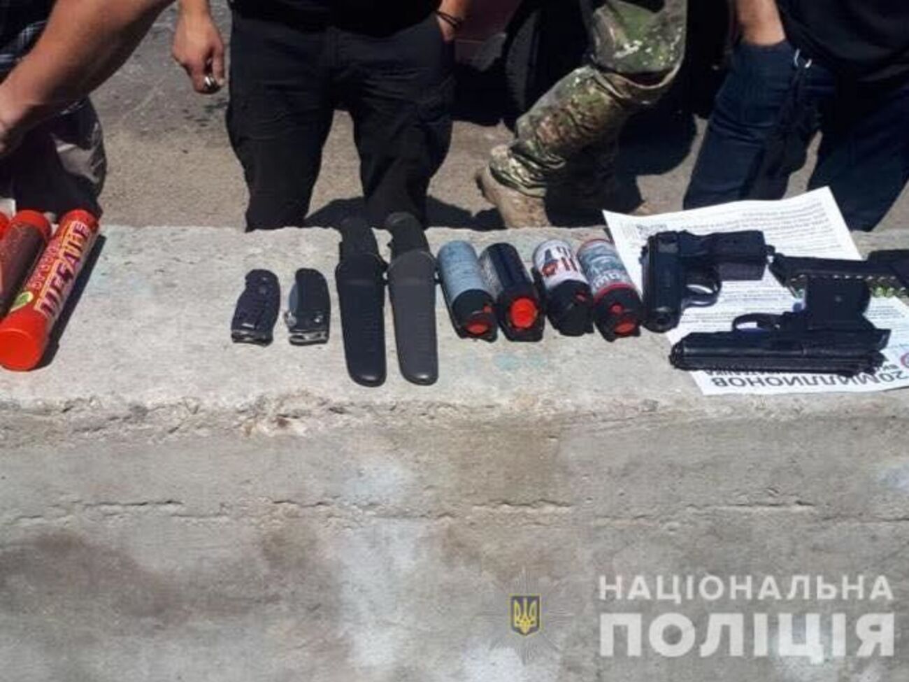 Поліцейські знайшли в авто зброю