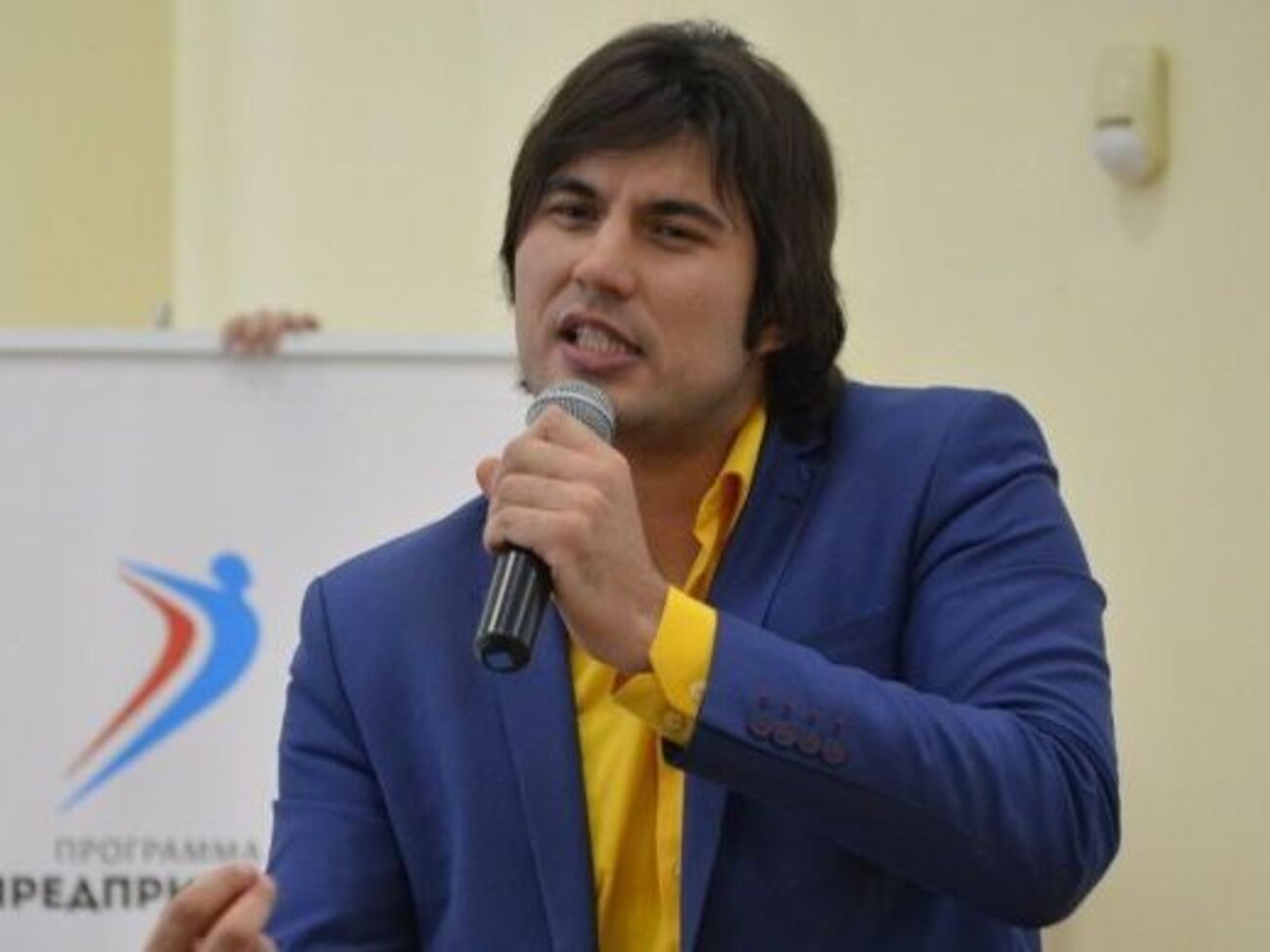 Алибасов-младший:&nbsp;Понятия не имею, кто ее туда поставил, эту бутылку