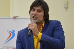 Алибасов-младший: Понятия не имею, кто ее туда поставил, эту бутылку