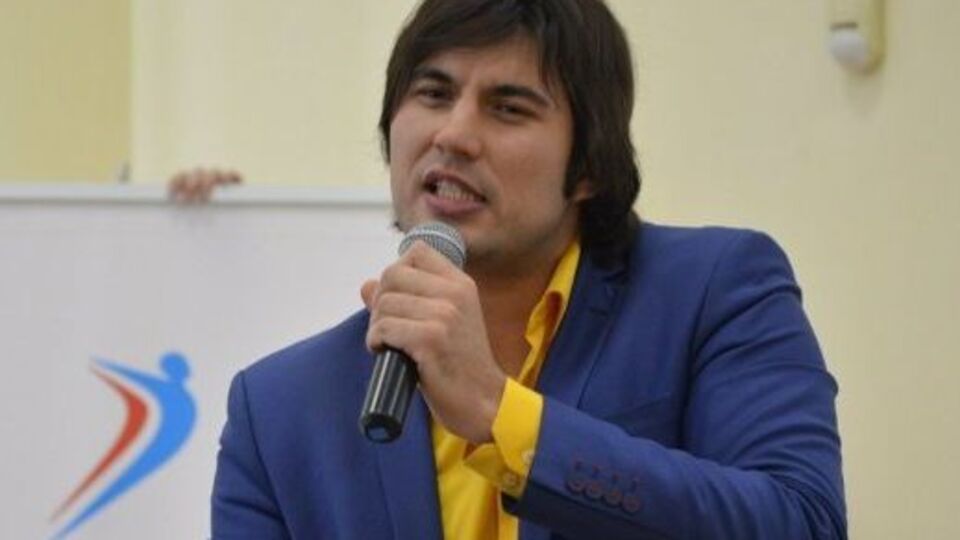 Алибасов-младший: Понятия не имею, кто ее туда поставил, эту бутылку