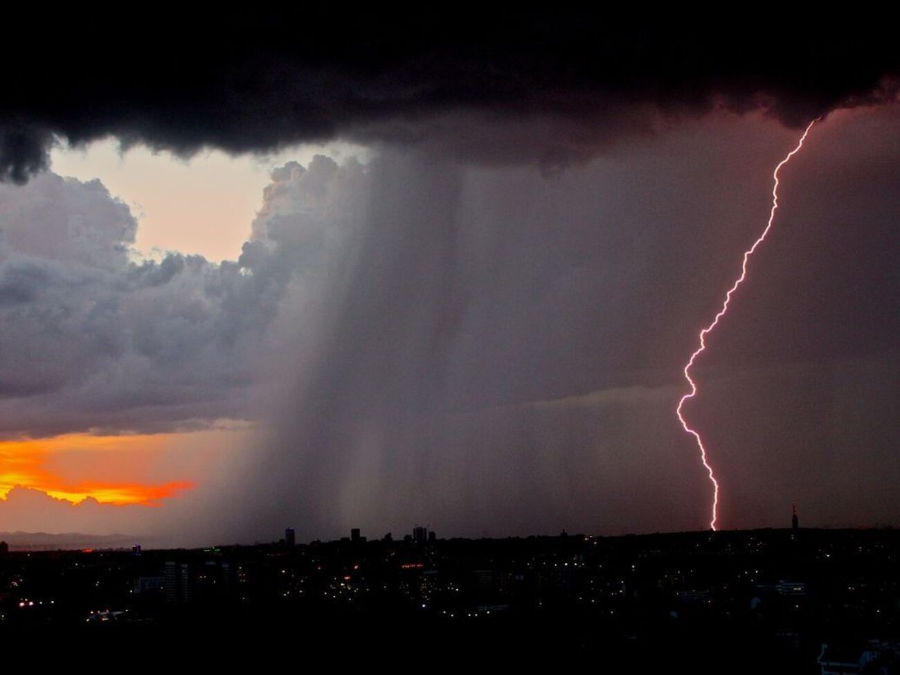 Жінка померла від удару блискавки 7 червня