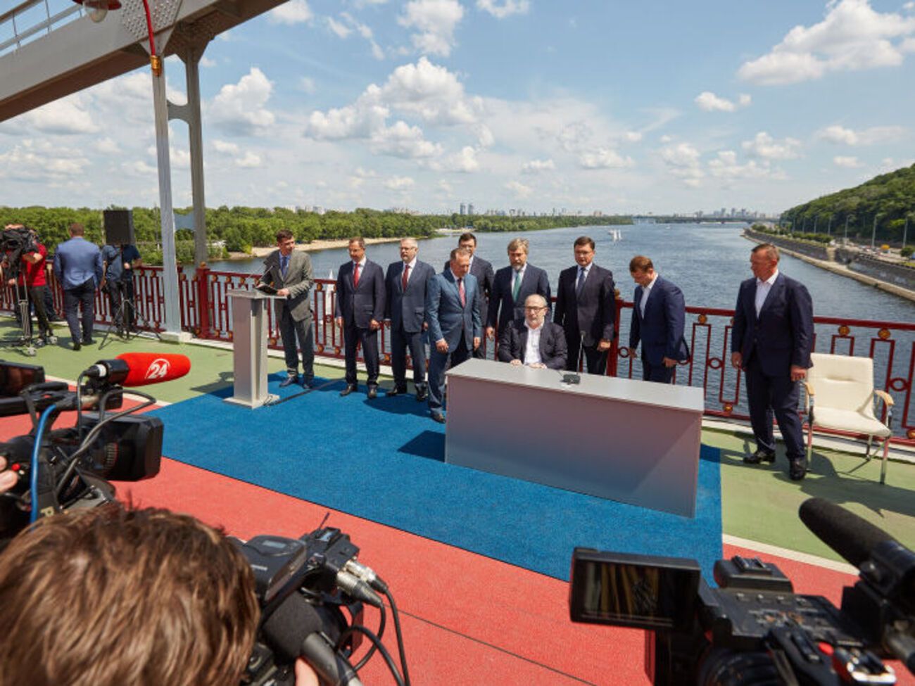 Пять партий объединились для участия в выборах