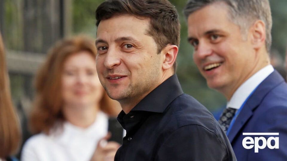 Зеленский посетит Францию