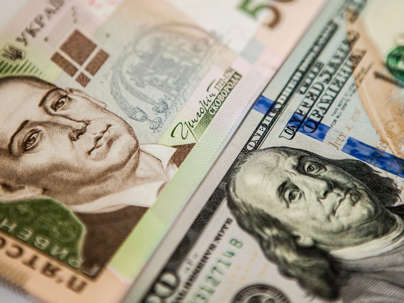 У НБУ запевнили, що обсяг міжнародних резервів достатній для виконання зобов'язань України та поточних операцій