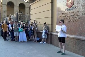 Акция в поддержку Ивана Голунова прошла у московского главка МВД