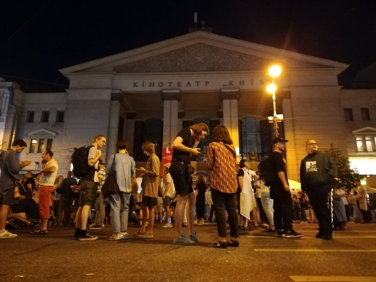 Участники акции скандировали "Киев &ndash; это не ТРЦ", "Руки прочь от культуры"