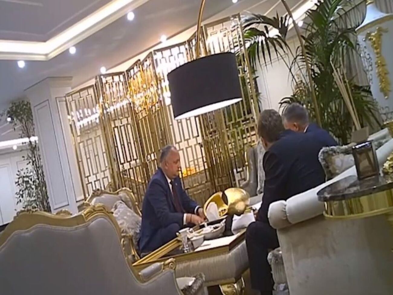 Відео зняли прихованою камерою, їх достовірності не підтверджено