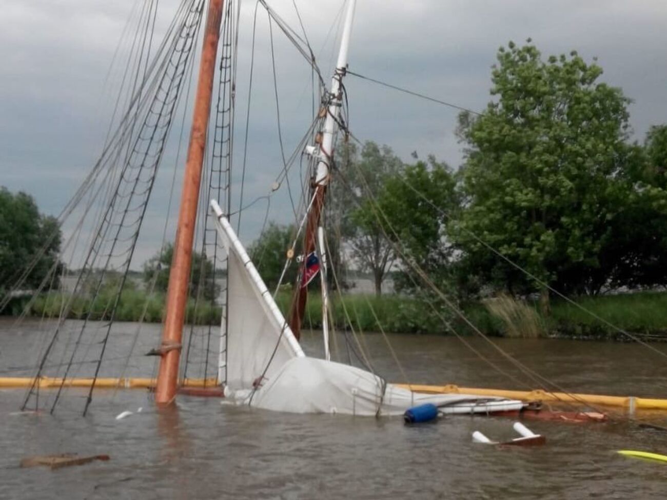 Судно затонуло на Ельбі