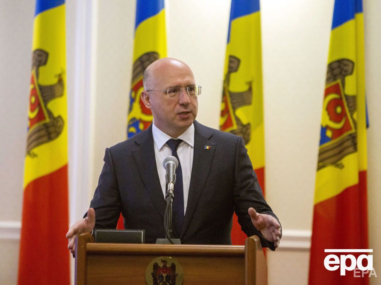 Філіп за рішенням суду виконує обов'язки прем'єра і президента