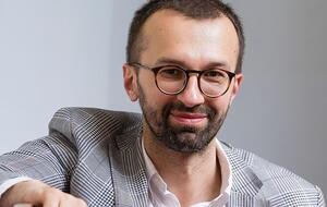 Лещенко: Все говорят о риске Коломойского для Зеленского, но не меньше рисков от Ахметова. Это человек, который может шантажировать любого президента