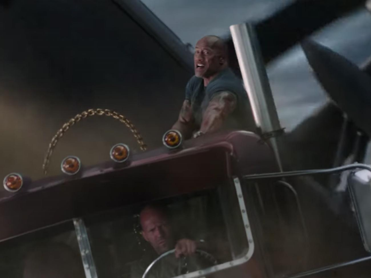 Головні ролі виконали Джонсон і Стетхем