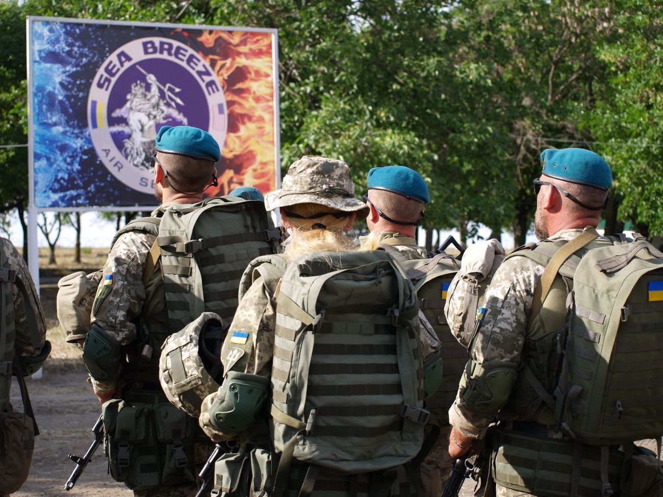 Урочисте шикування підрозділів відбулося в польовому таборі Міжнародних сил