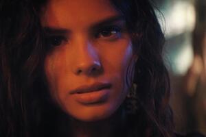 Michelle Andrade презентовала клип в духе криминальных латиноамериканских фильмов