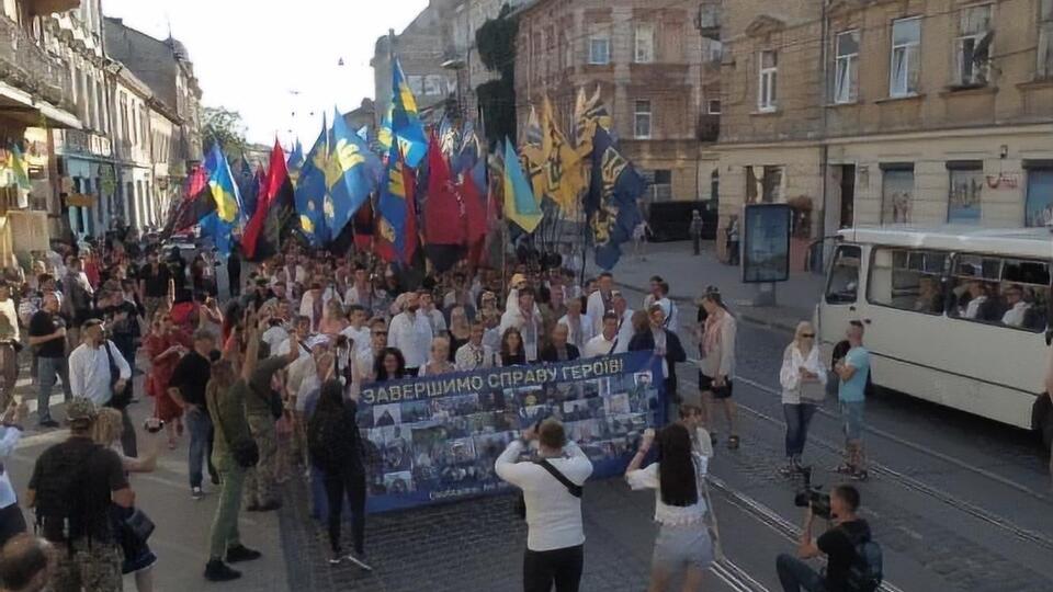 В центре Львова провели вече