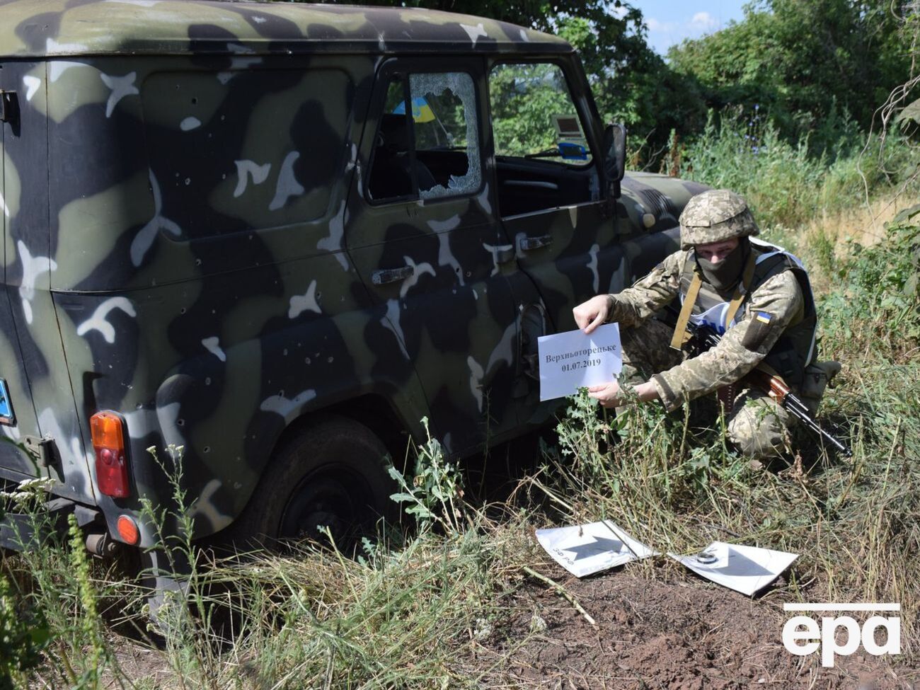 Мины разорвались в метре от патрульного автомобиля