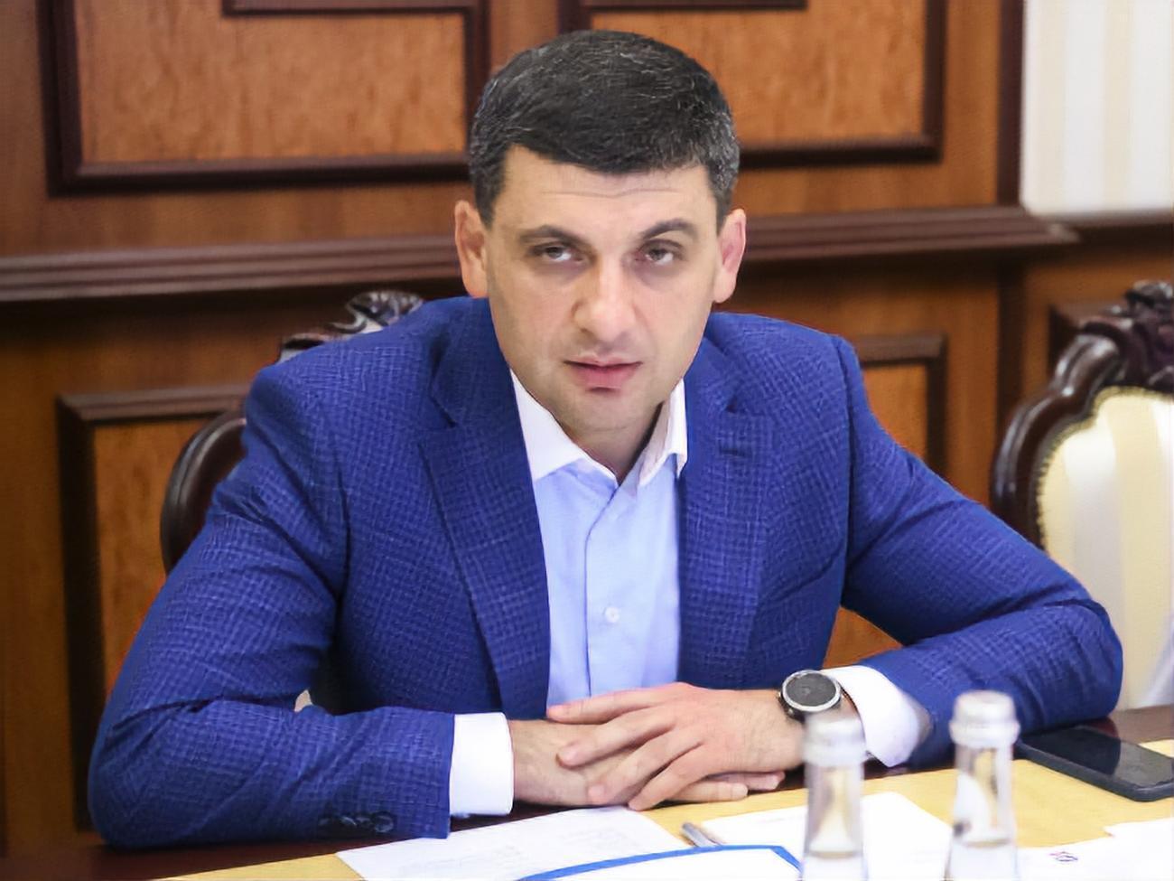 Гройсман: Аеропорт розташований у зоні ураження
