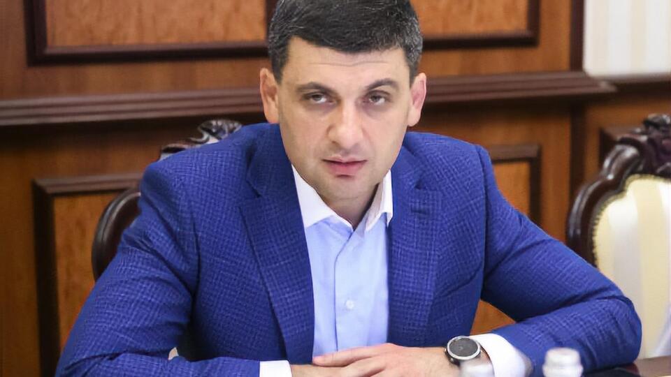 Гройсман: Аеропорт розташований у зоні ураження